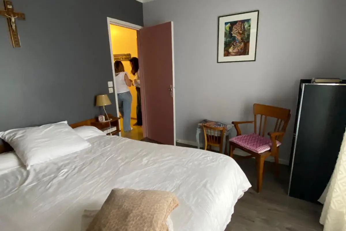 Vue d'une chambre parentale avant rénovation du projet Palaiseau