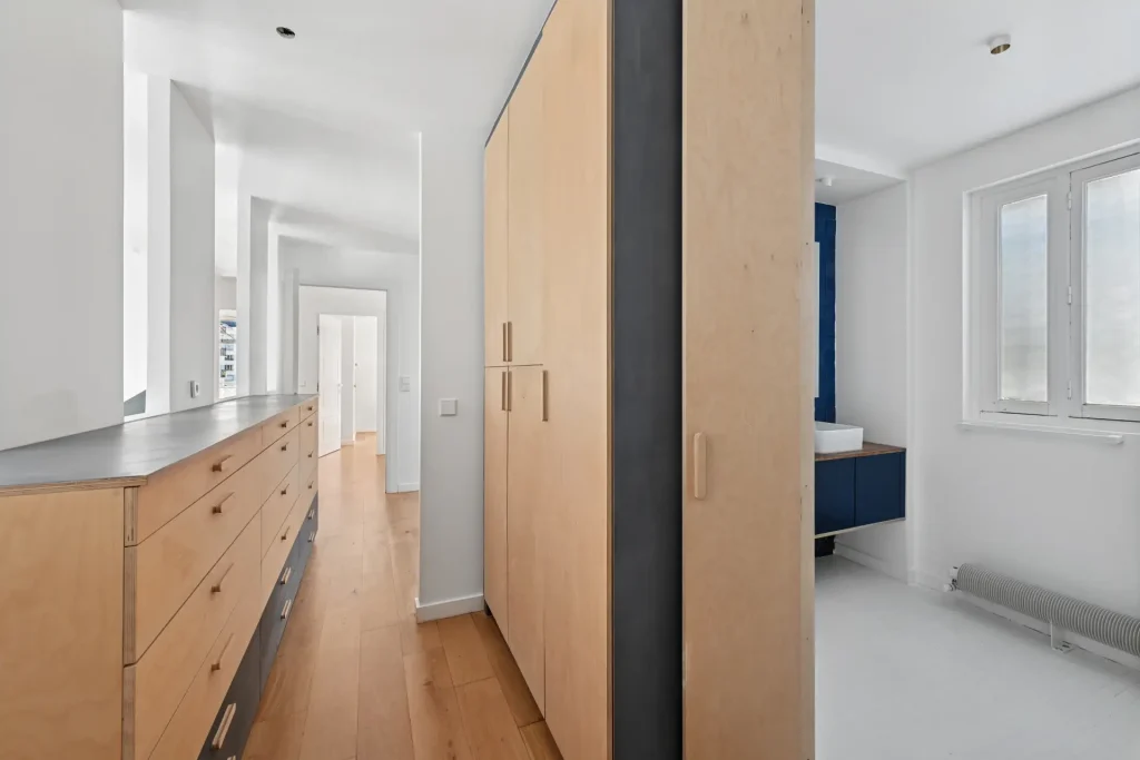Couloir avec vue sur la salle de bain projet Jacquet