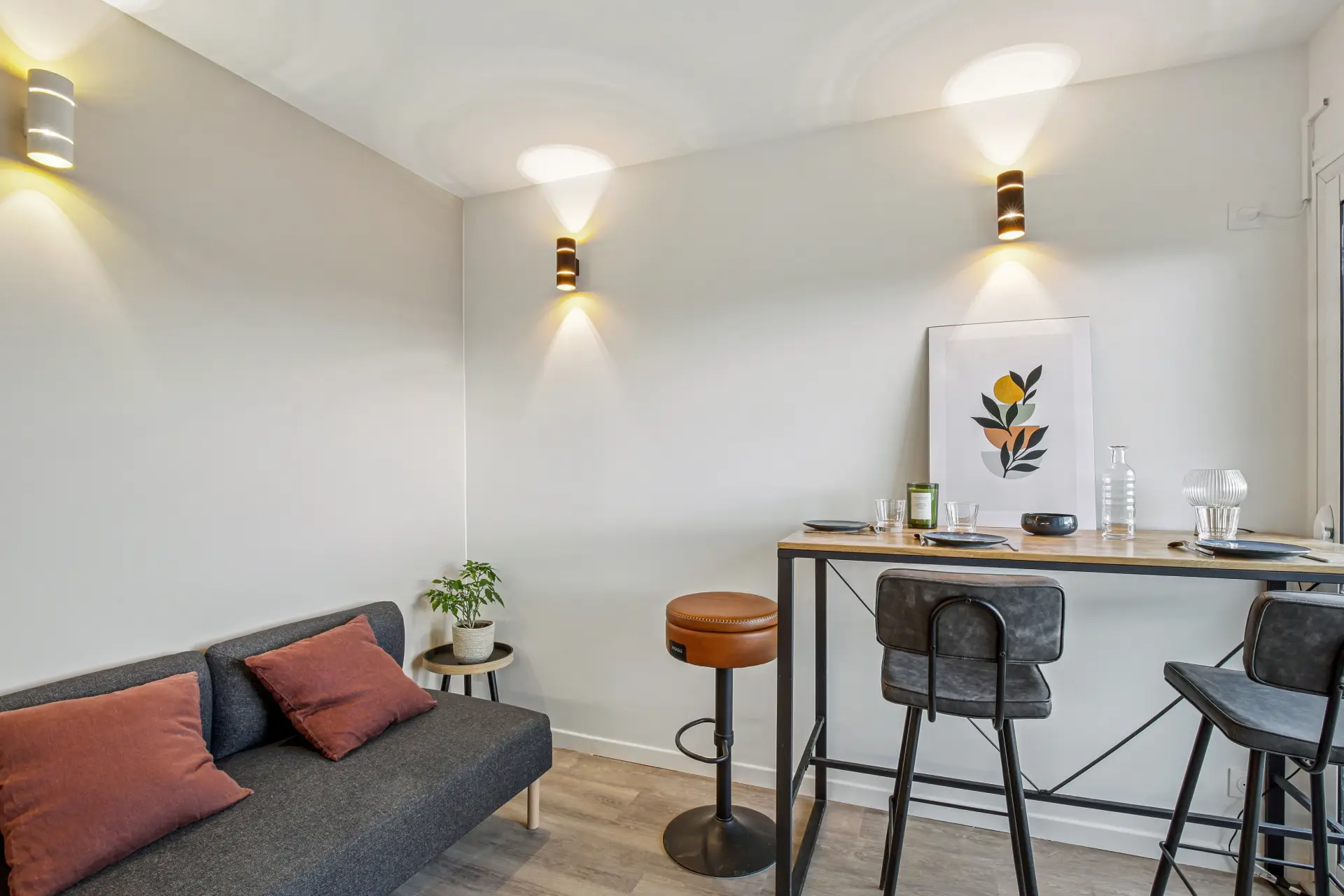 Séjour et salle à manger d'appartement rénové par Sureway, projet Palaiseau