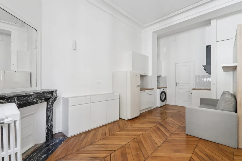 Studio Paris 16 avec cheminée parisienne, espace cuisine et séjour